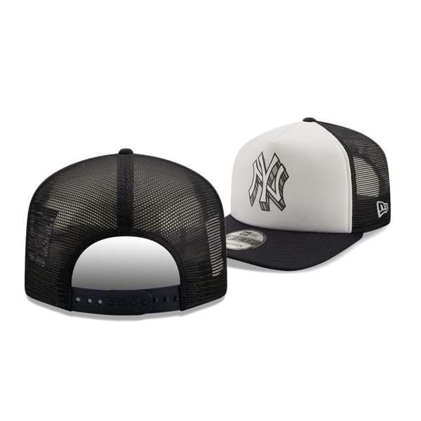 Men's Yankees Foam Front White Trucker 9FIFTY Snapback Hat
